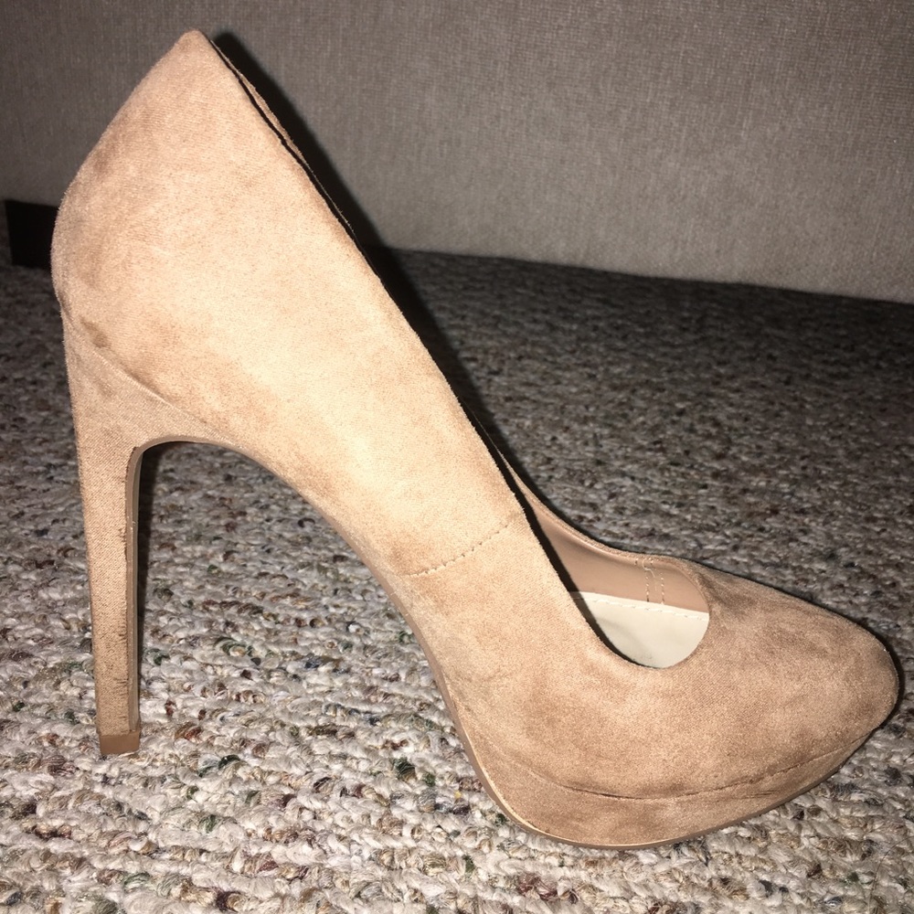 Heels - Picture 2 of 6